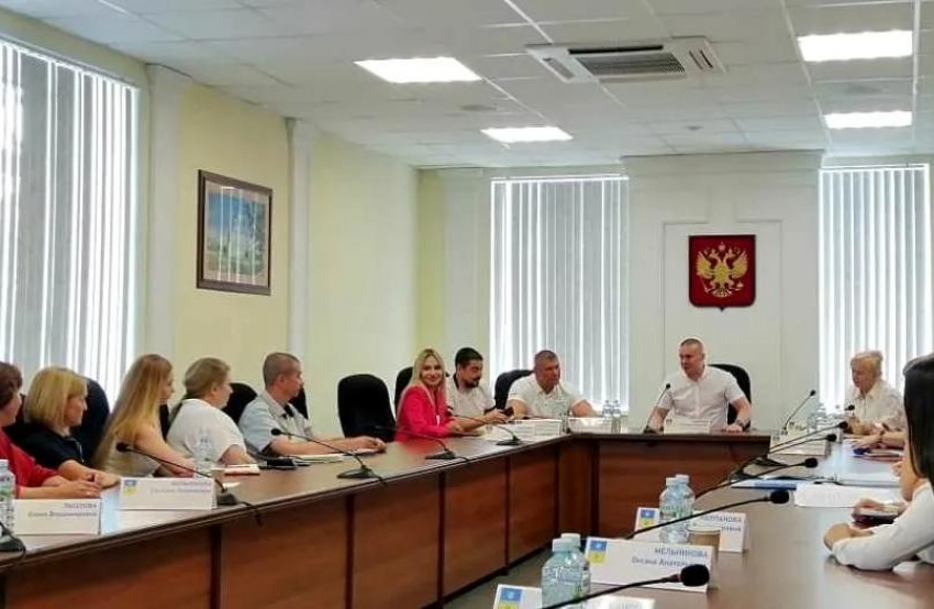 В Волжском отчитались о том, как проходит работа подростков во время каникул