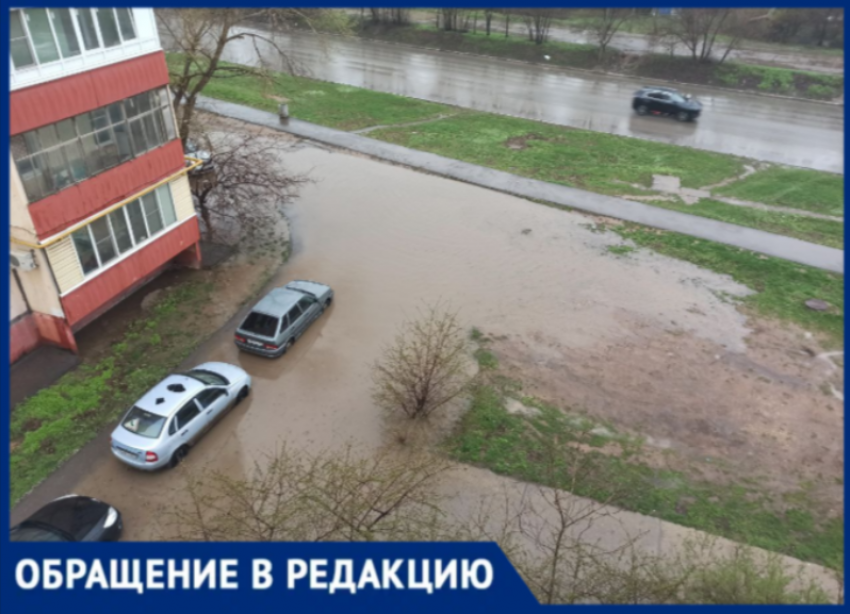 «По колено в воде»: волжане утопают во дворах после ночного дождя