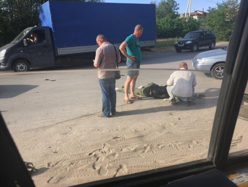 По дороге из Волжского мотоциклист не смог разъехаться с «шестеркой"