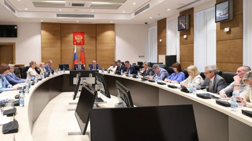 Доходы и расходы областного бюджета планируют увеличить более чем на 14 миллиардов рублей