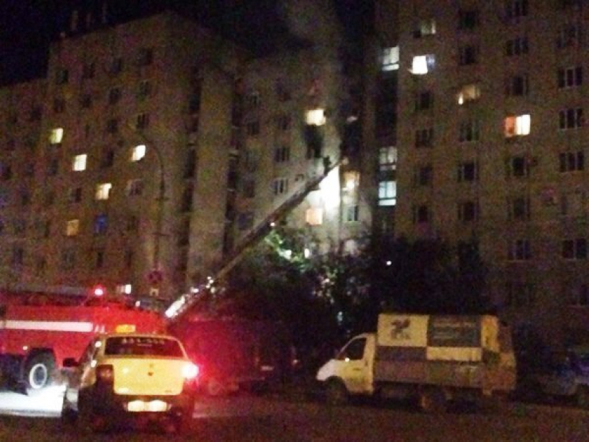 В Волжском из-за пожара в общежитии эвакуировали 40 человек