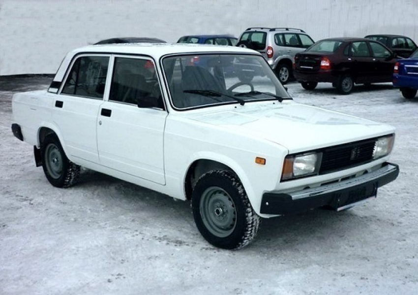 В Волжском ночью угнали старенькую «пятерку»