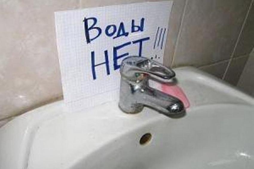 Ворошиловский район Волгограда остался без воды из-за аварии
