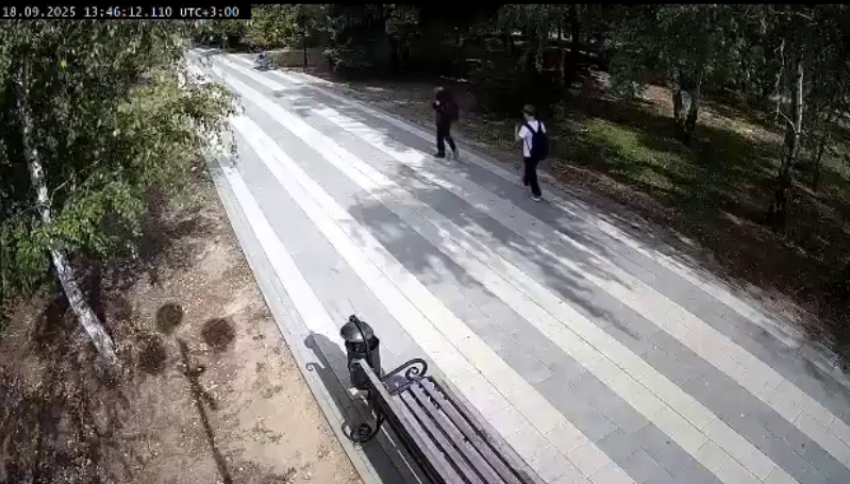 Волжские школьники устроили разгром в сквере: вандалы попали на видео