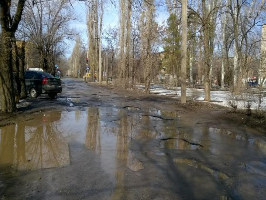 Автоледи из Волжского пожаловалась на улицу Советскую