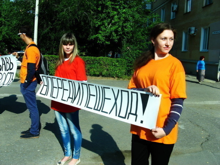 Акция в поддержку пешеходов прошла в Волжском