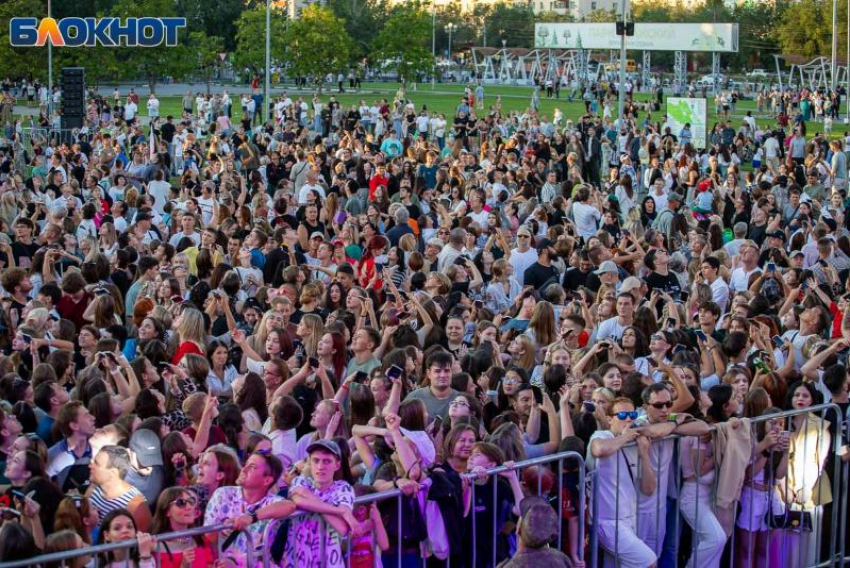 Где «тусуется» молодежь в Волжском — и почему торговые центры до сих пор выигрывают