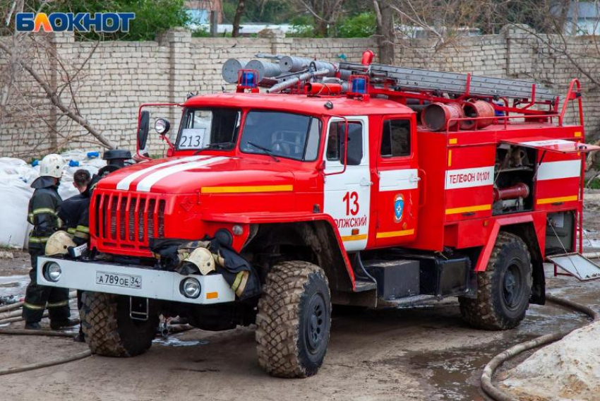 Из-за неисправной электропроводки в Волжском выгорел гараж