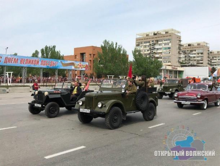 Появились первые фото с парада Победы в Волжском