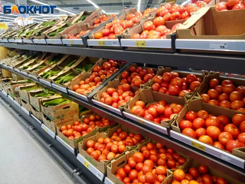 Помидоры бьют рекорды, яйца дешевеют: недельная динамика цен на продукты в Волжском