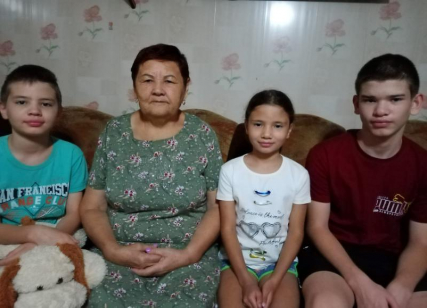 Сердца трех: сироты из Волжского обживаются в новой семье в Астраханской области