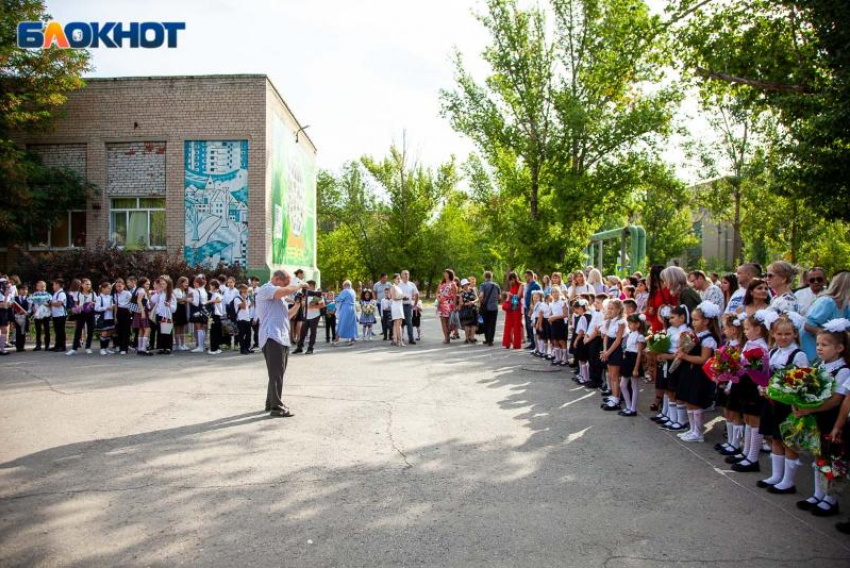 В Волжском школьников хотят перевести на обучение в одну смену