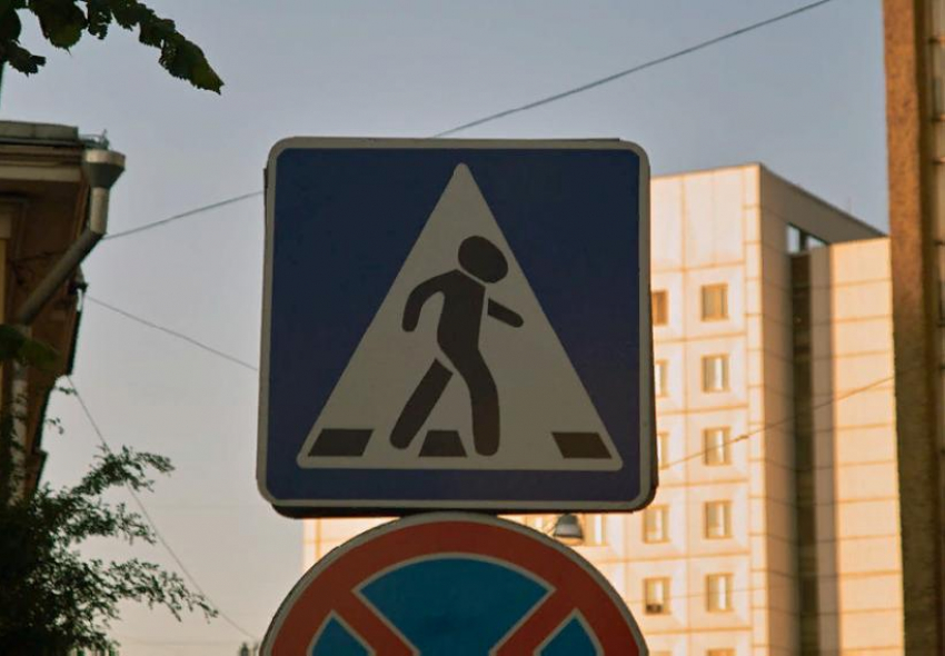 Молодой пешеход попал в больницу после наезда автомобиля в Волжском