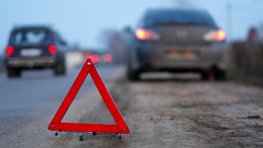 На юге Волгограда при столкновении маршрутки и Pajero пострадали двое