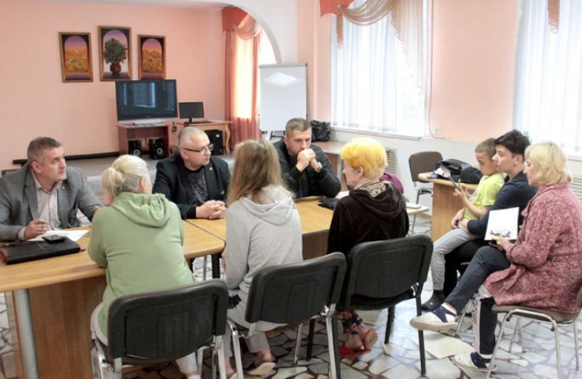 Волжские слуги народа выслушали переселенцев из ДНР и ЛНР