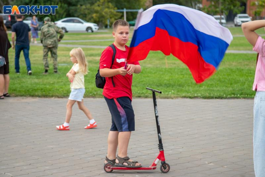 Шествие с флагами и велопробег: как Волжский отметит День России