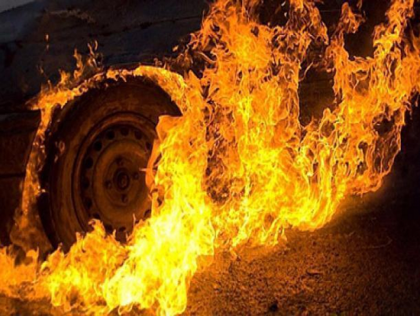 Машина и гараж волжанина сгорели из-за проблем с электропроводкой