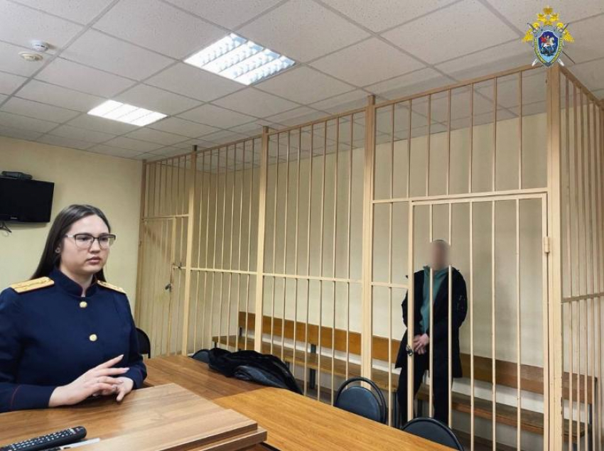 В Волжском сотрудника ФСИН осудят за доставку наркотиков заключенным