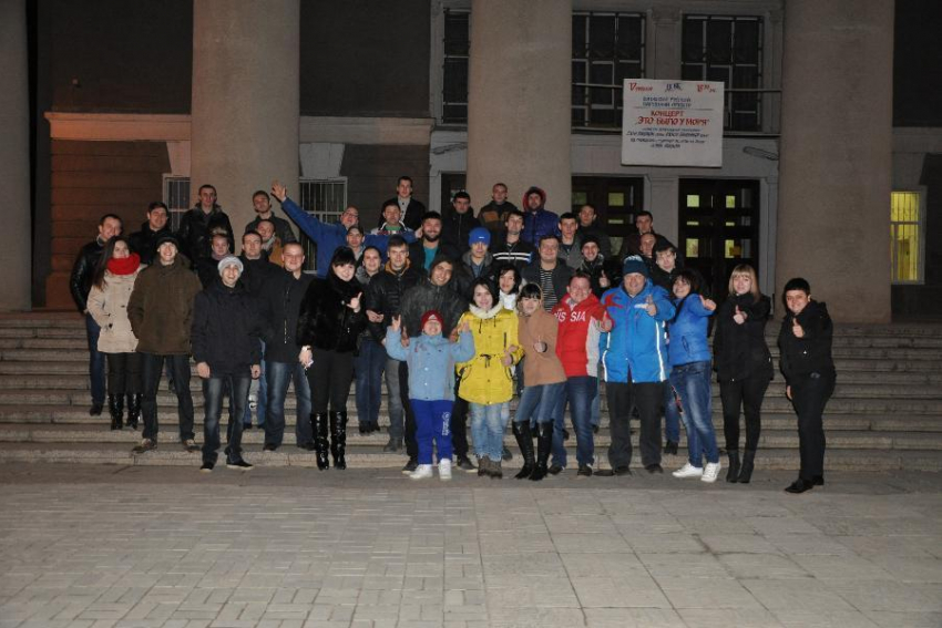 Волжские автолюбители устроили массовый ночной автопробег