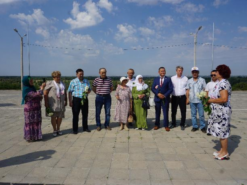 Жители Казахстана нашли в Волжском место захоронения своего родственника