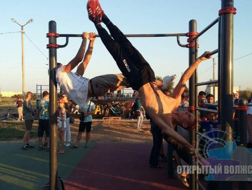 Появились первые фото Дня физкультурника в Волжском