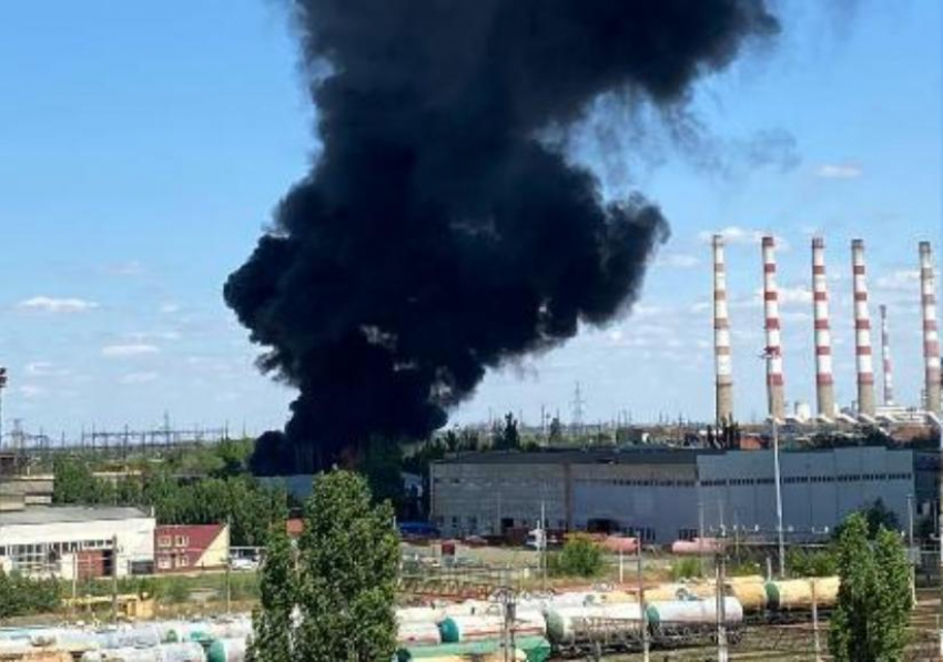 Подробности о пожаре в Волжском: горит цех по производству стиральных порошков 
