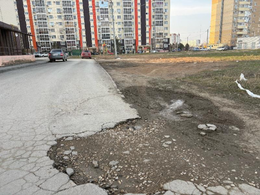 В Волжском 100 миллионов рублей выделили на ремонт внутриквартальных дорог