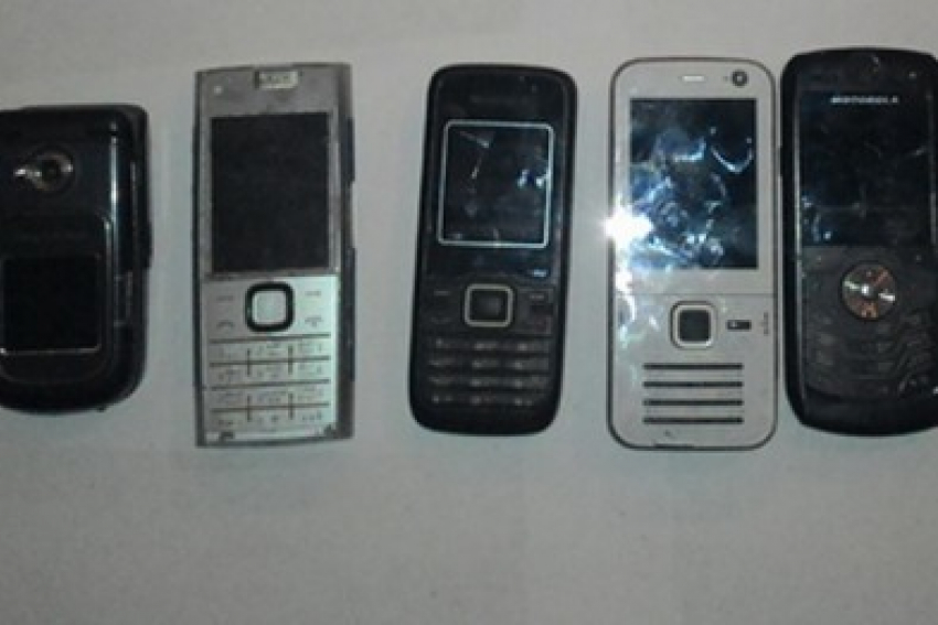 В колонию под Волгоградом пытались передать пять телефонов в банке с краской