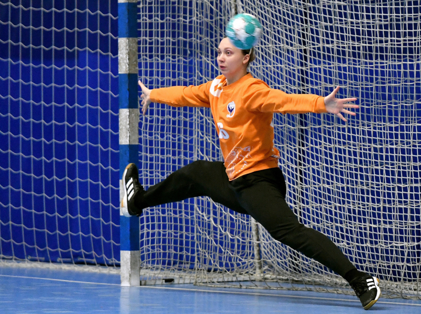 Гандбольный клуб «Динамо-Синара» принял 3 игроков и поменял тренера