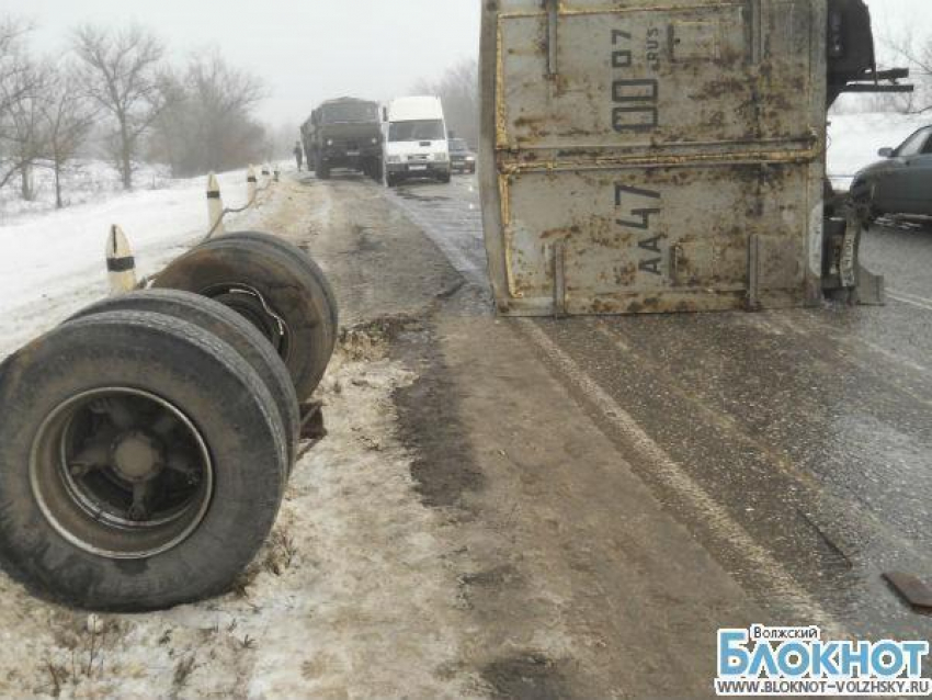 Аварию под Волгоградом спровоцировал разваливающийся КАМАЗ