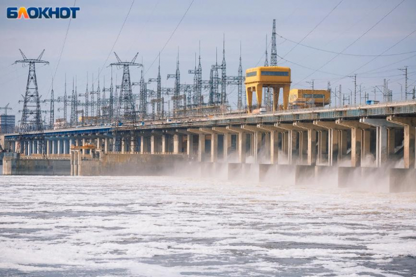 Волжская ГЭС постепенно снижает сбросы воды