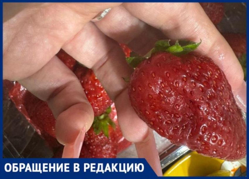 Гниль под красивой крышкой: в Волжском «Перекресток» снова продает испорченные фрукты