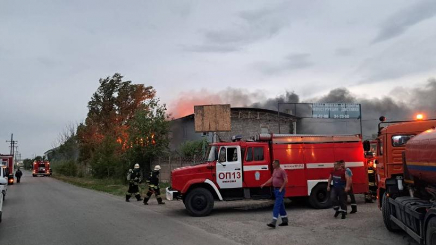 Все что известно о пожаре на мебельной фабрике в Волжском