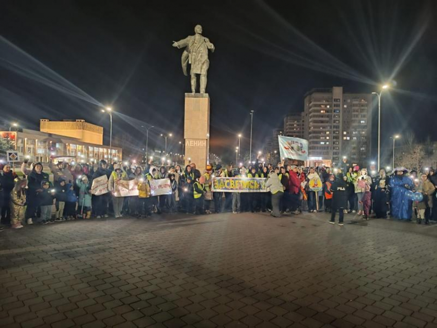 Волжский зажег огни безопасности в преддверии Дня матери