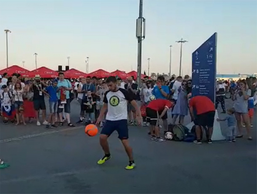 На стадион Фишт уже собираются болельщики, - волжанин