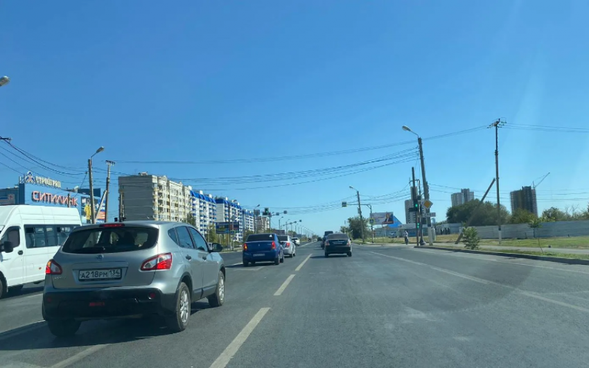 В Волжском отключили светофор на оживленном перекрестке 