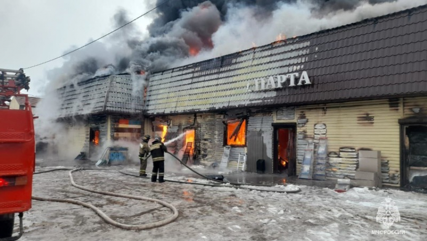 Близ Волжского произошел крупный пожар 