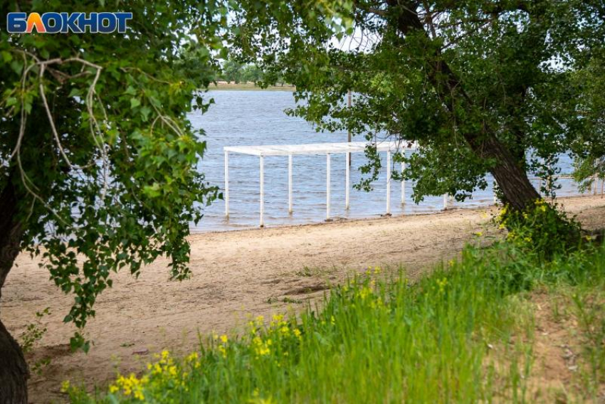 Роспотребнадзор разрешил купаться на городском пляже Волжского
