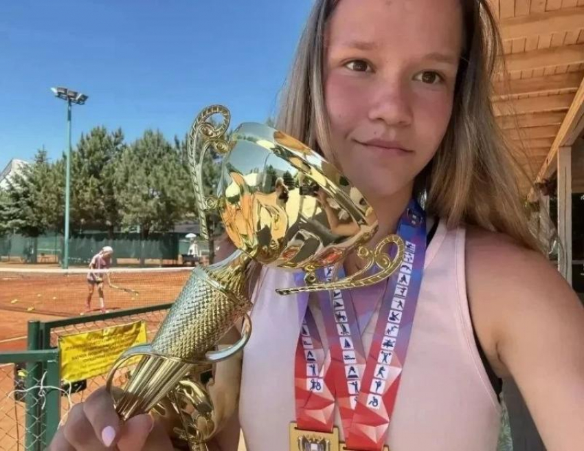 Юная волжанка Дарина Масаутова оформила «золотой дубль» на первенстве ЮФО по теннису