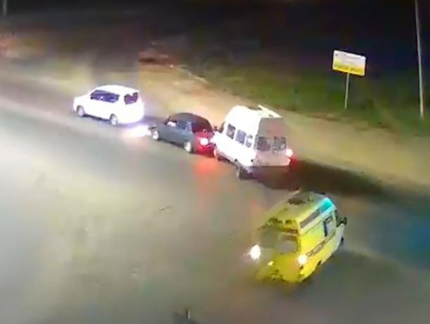 Удачливая «скорая» в Средней Ахтубе ехала за участниками аварии