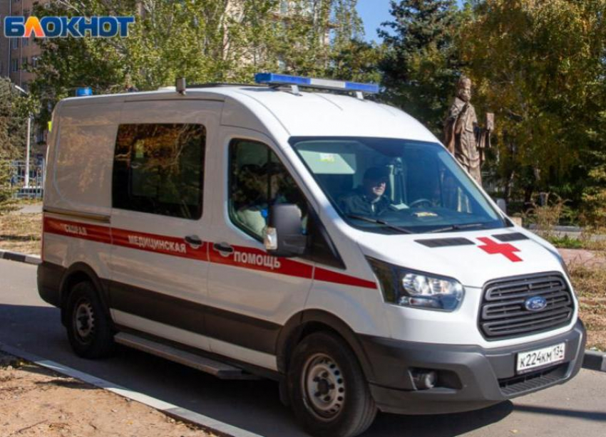 Водитель грузовика устроил аварию на перекрестке в Волжском: есть пострадавший