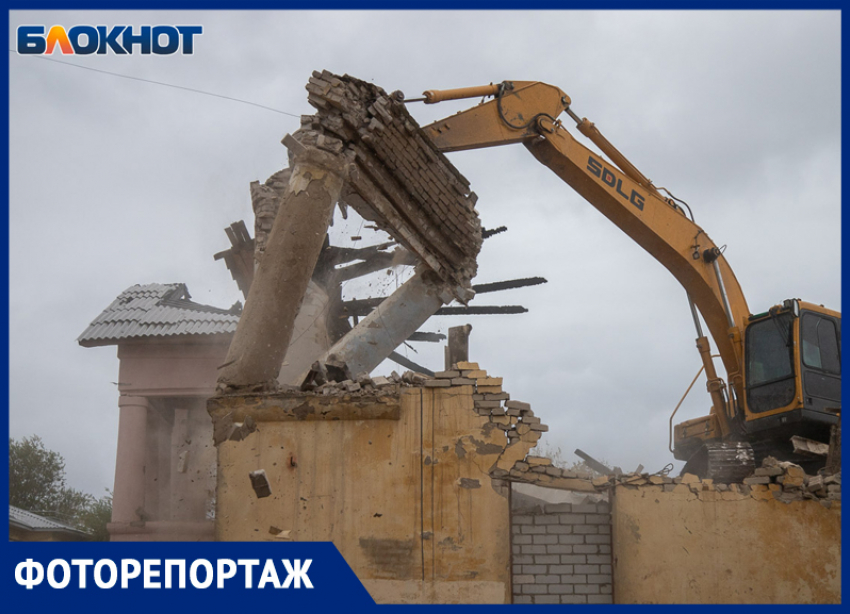 В Волжском сносят здание бывшего вытрезвителя: ФОТО