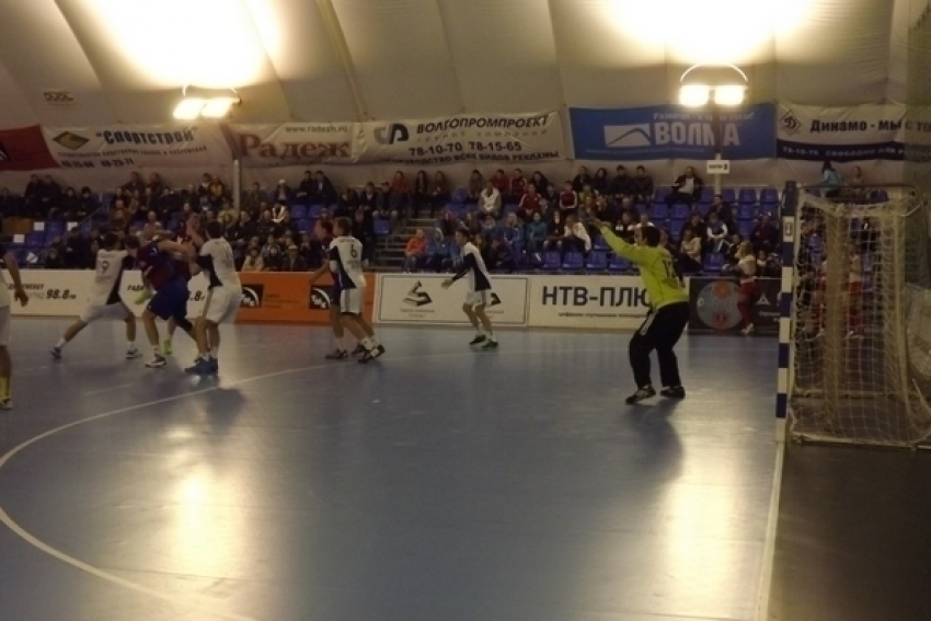 «Чеховские медведи» разгромили волгоградский «Каустик» 