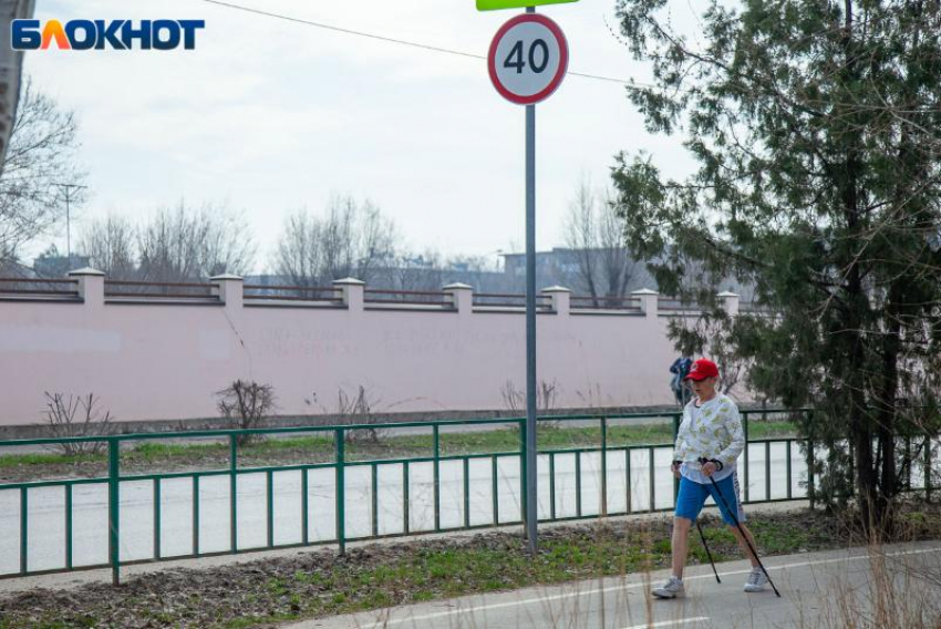В Волжском закупают новые заборы на полмиллиона рублей для огораживания дорог