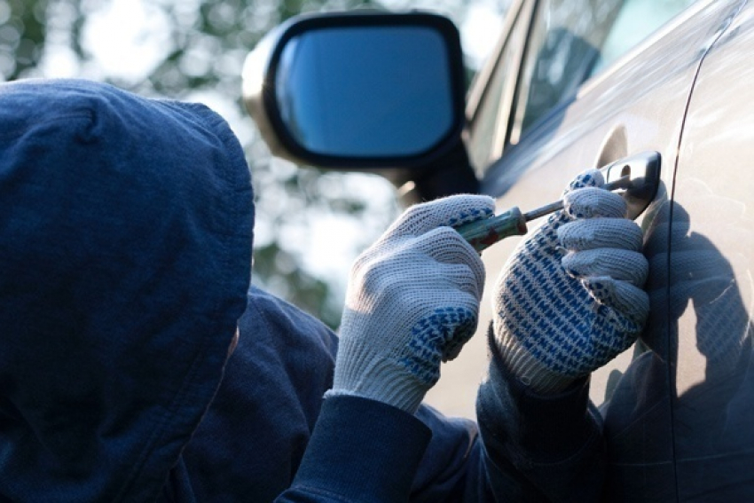 На севере Волгограда подросток с другом пытались угнать «пятерку"