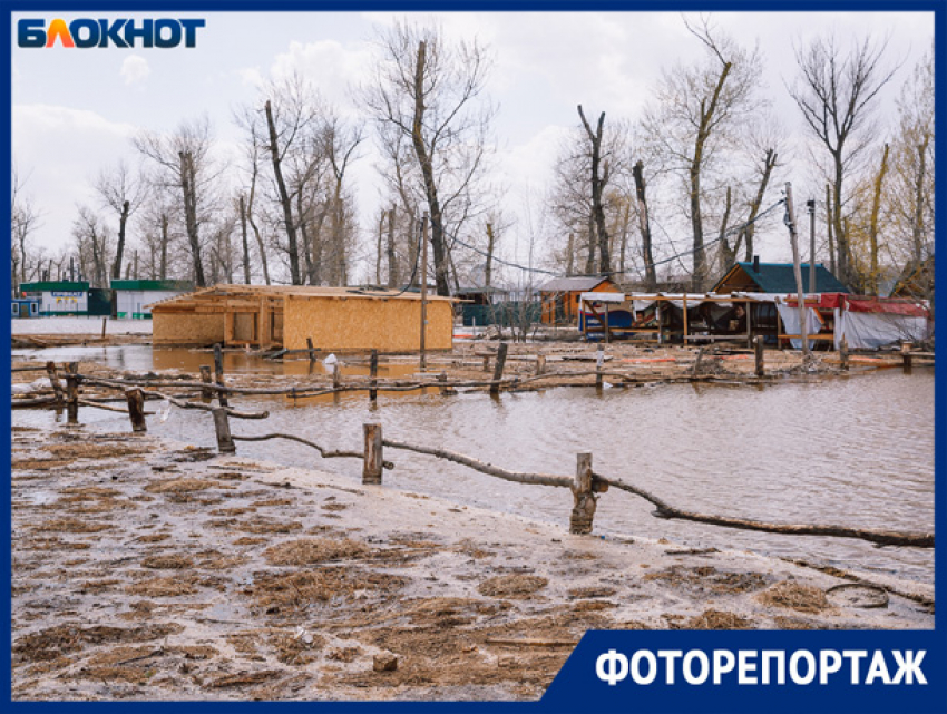 Разлив Волги затопил парк-клуб в хуторе Бобры