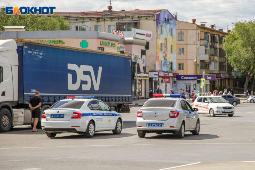 В Волжском сбили женщину на «зебре»