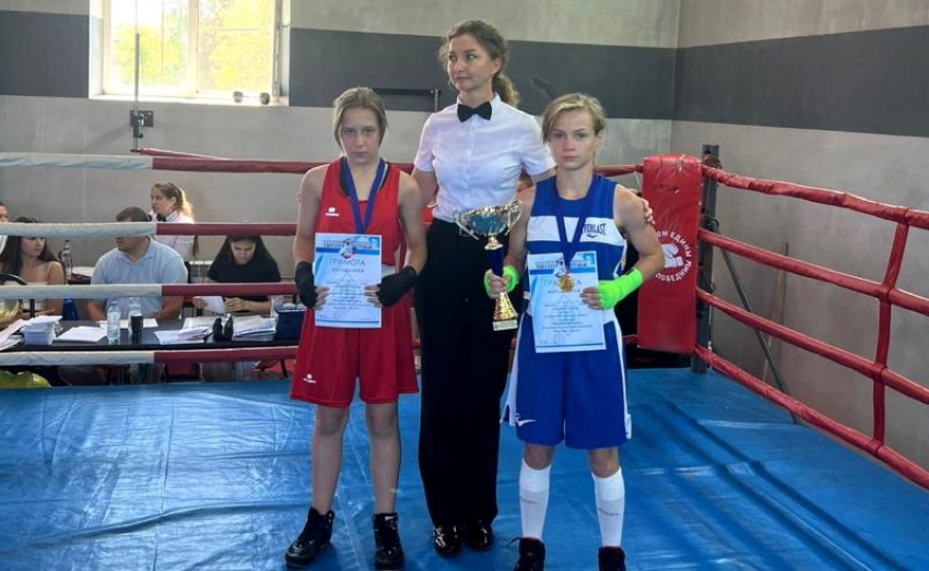 Волжанка завоевала золото и стала лучшим боксером открытого турнира среди девушек