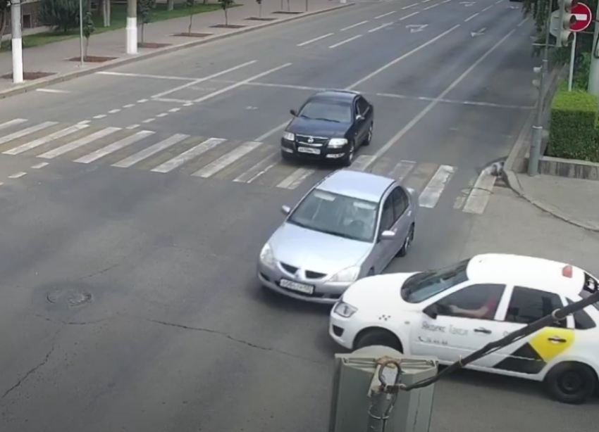 Тройное ДТП в центре Волгограда попало на видео