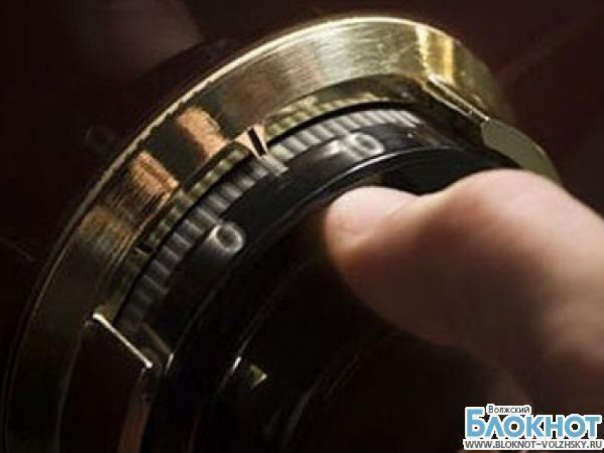 В Волжском грабители похитили сейф с документами и медкнижками